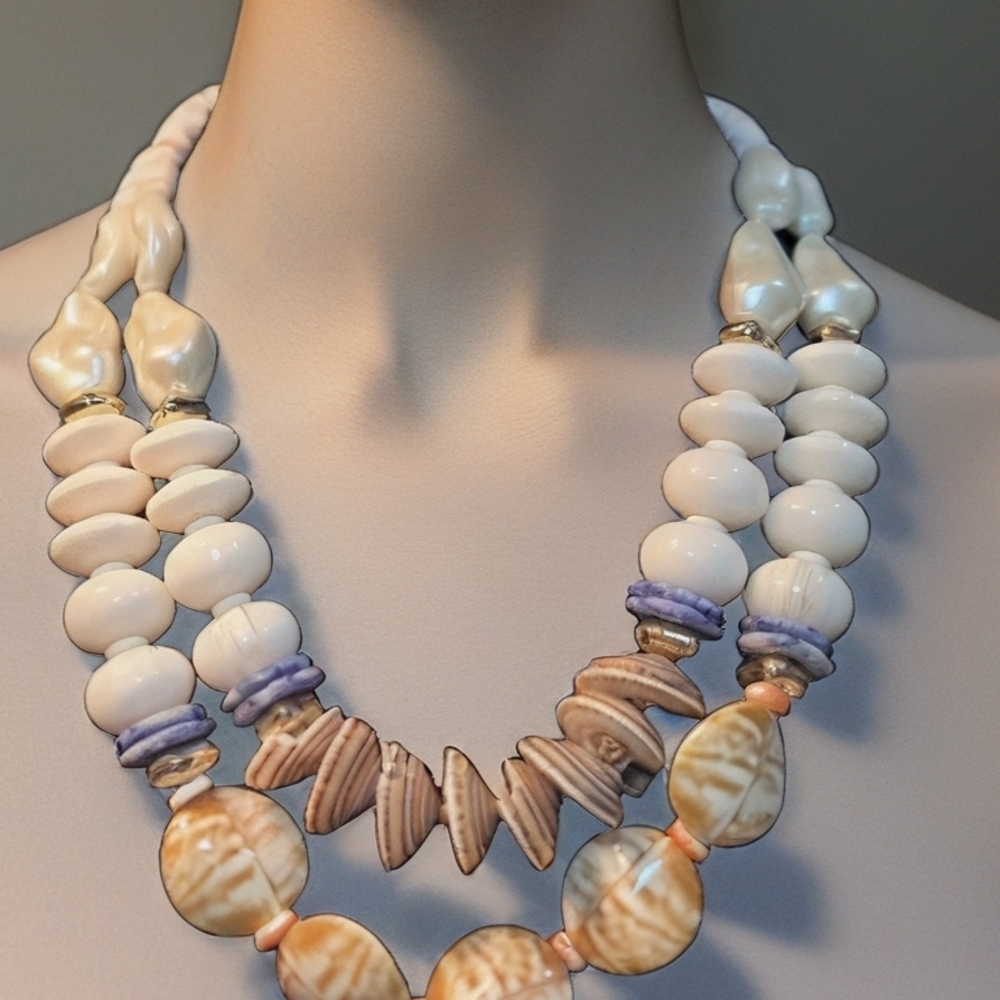 Striking Shell And Beaded Necklace. Gorgeouse Tan, White, and Pearl Essence.